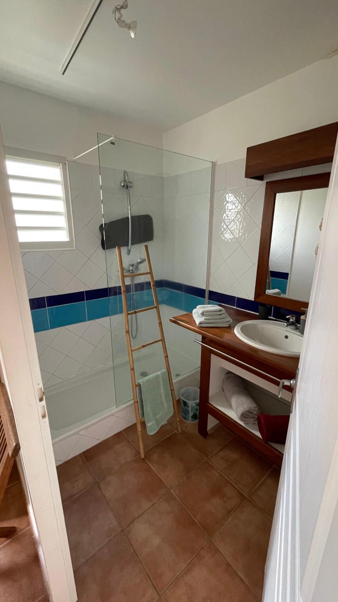 Cauris Lodge Du Marisol Vue Mer Acces Direct Plage Avec Citerne D Eau Le Gosier  Dış mekan fotoğraf
